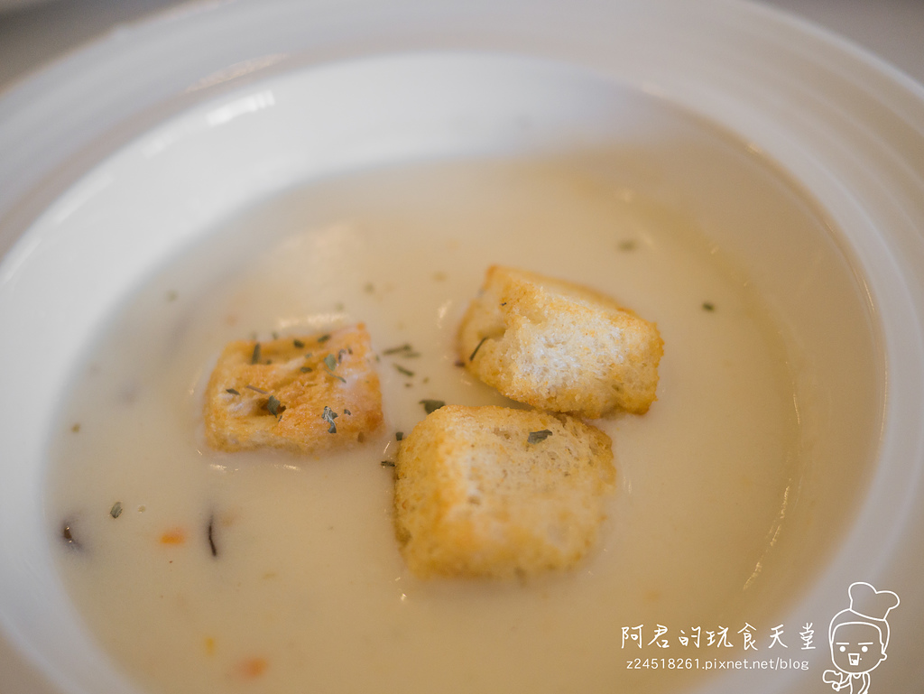 【新北】OyamiCafe(新埔店)｜超豪華夏威夷鬆餅｜令人少女心爆發的夢幻餐廳