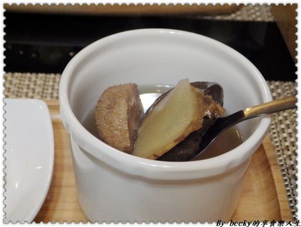 <三重美食>台北三重 / 昕圃活力自然餐館 / 素食餐廳/養生蔬食/手工美味養生餐點