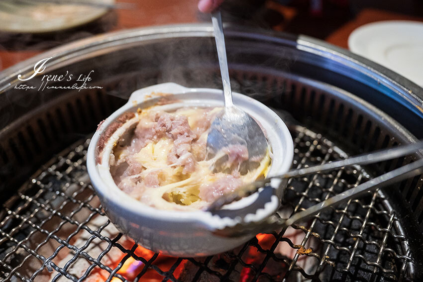 蘆洲好吃日韓燒肉就是它！滿滿大蒜和鹽蔥捲入肉片爆好吃，起司地瓜、起司芋頭拜託一定要吃 @Irene's 食旅．時旅