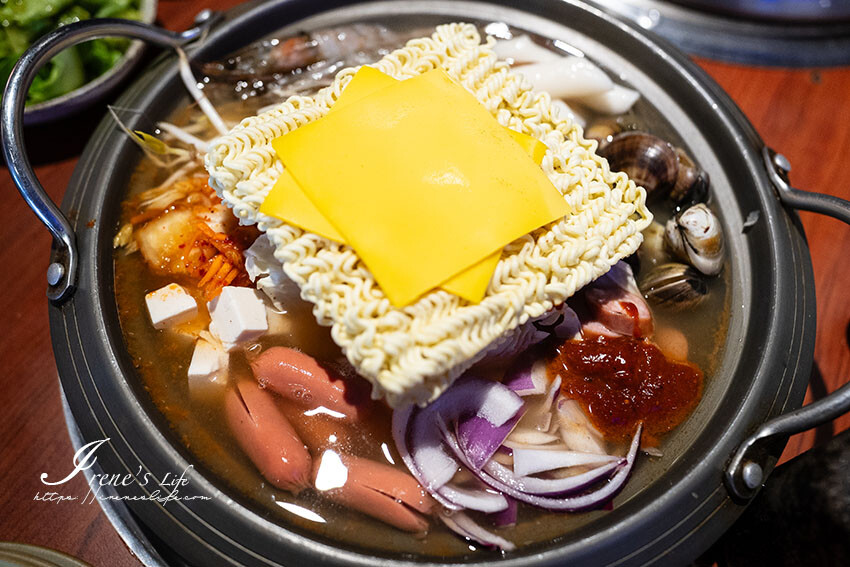 蘆洲好吃日韓燒肉就是它！滿滿大蒜和鹽蔥捲入肉片爆好吃，起司地瓜、起司芋頭拜託一定要吃 @Irene's 食旅．時旅