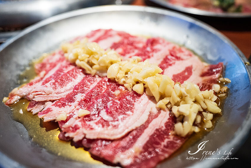 蘆洲好吃日韓燒肉就是它！滿滿大蒜和鹽蔥捲入肉片爆好吃，起司地瓜、起司芋頭拜託一定要吃 @Irene's 食旅．時旅