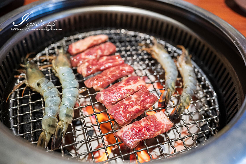 蘆洲好吃日韓燒肉就是它！滿滿大蒜和鹽蔥捲入肉片爆好吃，起司地瓜、起司芋頭拜託一定要吃 @Irene's 食旅．時旅