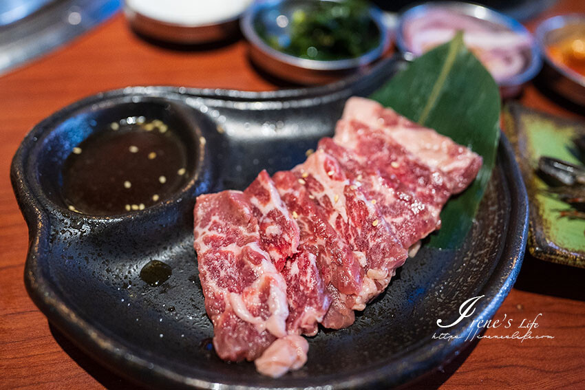 蘆洲好吃日韓燒肉就是它！滿滿大蒜和鹽蔥捲入肉片爆好吃，起司地瓜、起司芋頭拜託一定要吃 @Irene's 食旅．時旅