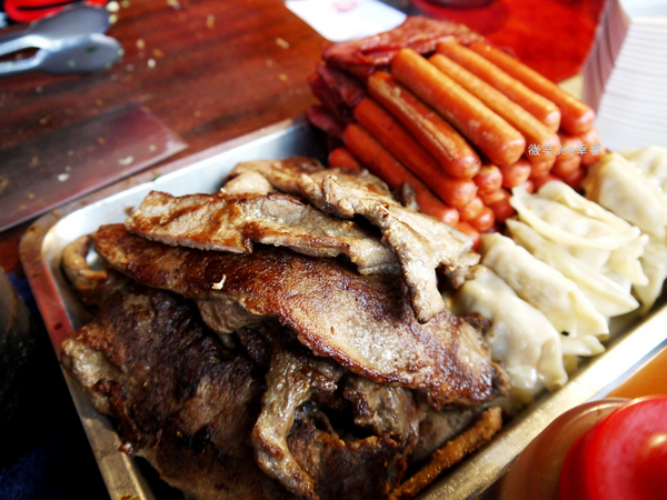 三喜蛋餅((原阿Q蛋餅))：隱身一中商圈古早味早餐，一天的活力就由這份量十足的蛋餅展開吧。