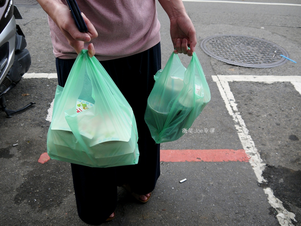 三喜蛋餅((原阿Q蛋餅))：隱身一中商圈古早味早餐，一天的活力就由這份量十足的蛋餅展開吧。