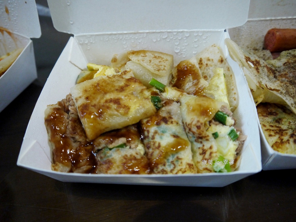 三喜蛋餅((原阿Q蛋餅))：隱身一中商圈古早味早餐，一天的活力就由這份量十足的蛋餅展開吧。