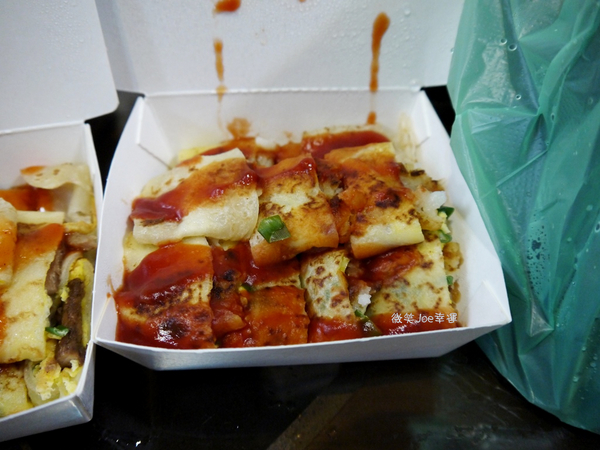 三喜蛋餅((原阿Q蛋餅))：隱身一中商圈古早味早餐，一天的活力就由這份量十足的蛋餅展開吧。