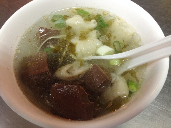 太平臭豆腐：[台中西區]平價好吃的麵店，對面就是最近很火紅的動漫巷!