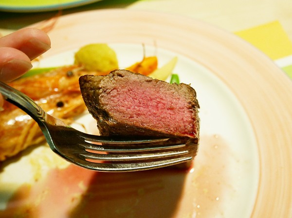 牛客棧 Steak House：牛客棧 Steak House-科博館旁邊超值排餐  海陸選擇都不少  升級套餐CP值更高