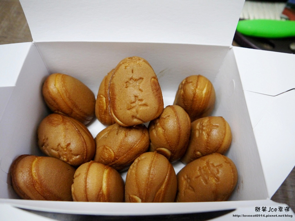 惡魔天使霜淇淋：[台中南屯]惡魔天使霜淇淋，路過被餐車小萌牛吸引!