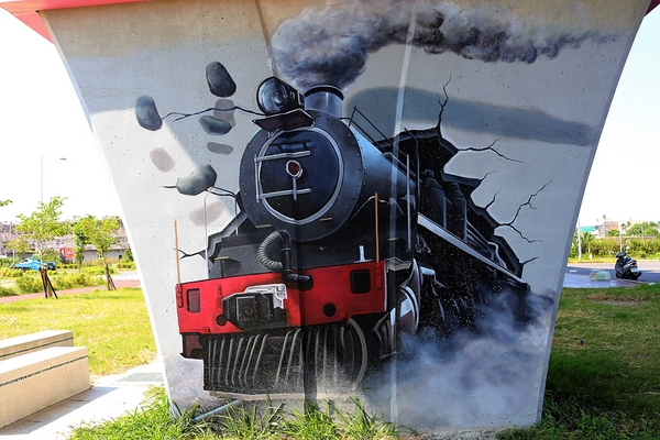 龍燈公園：  【彰化員林景點】龍燈公園九柱3D彩繪圖~心形腳踏車造型座椅，愛心拱門隧道，適合親子及情侶來休閒散步運動