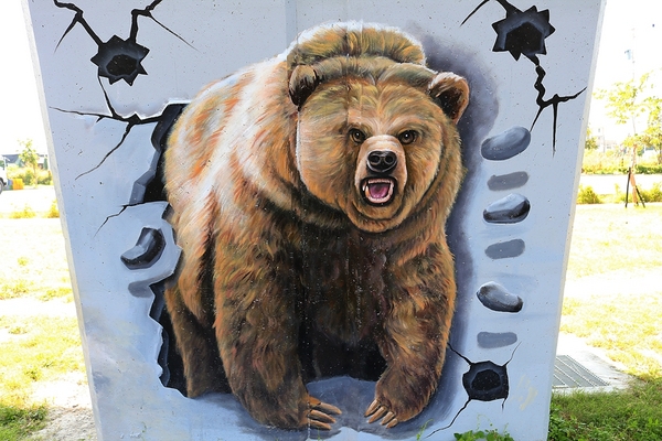 龍燈公園：  【彰化員林景點】龍燈公園九柱3D彩繪圖~心形腳踏車造型座椅，愛心拱門隧道，適合親子及情侶來休閒散步運動