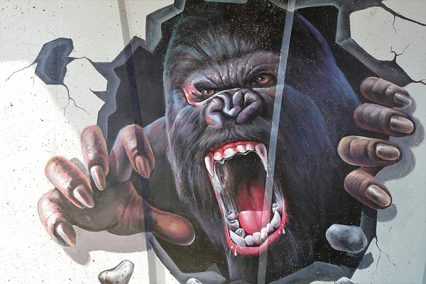 龍燈公園：  【彰化員林景點】龍燈公園九柱3D彩繪圖~心形腳踏車造型座椅，愛心拱門隧道，適合親子及情侶來休閒散步運動