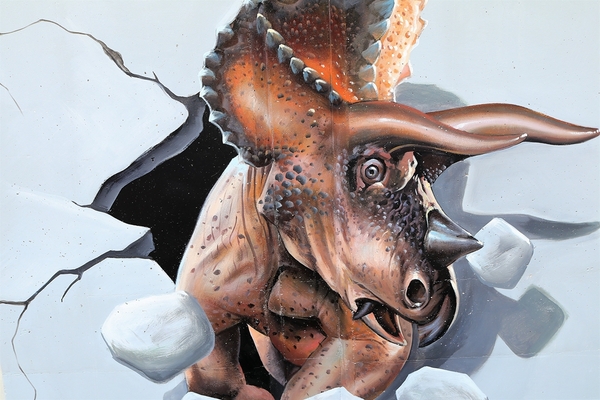 龍燈公園：  【彰化員林景點】龍燈公園九柱3D彩繪圖~心形腳踏車造型座椅，愛心拱門隧道，適合親子及情侶來休閒散步運動