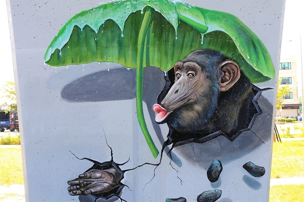 龍燈公園：  【彰化員林景點】龍燈公園九柱3D彩繪圖~心形腳踏車造型座椅，愛心拱門隧道，適合親子及情侶來休閒散步運動