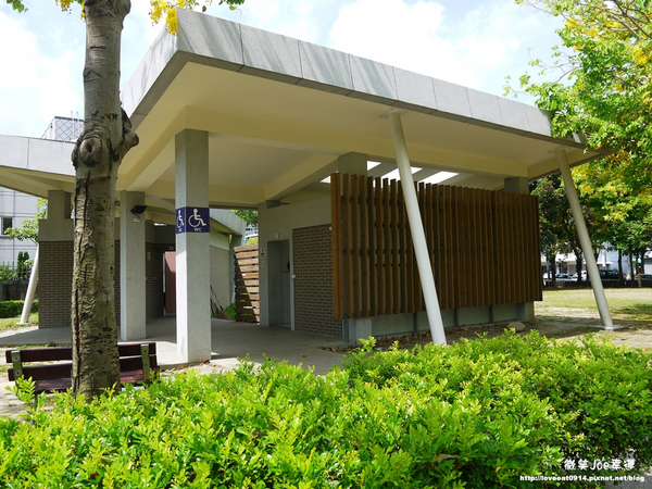 台中市崇倫公園：[台中南區]崇倫公園阿勃勒也是美得不像話。