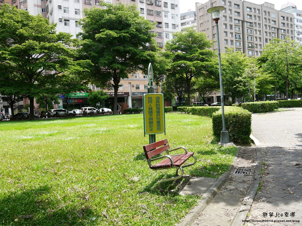 台中市崇倫公園：[台中南區]崇倫公園阿勃勒也是美得不像話。