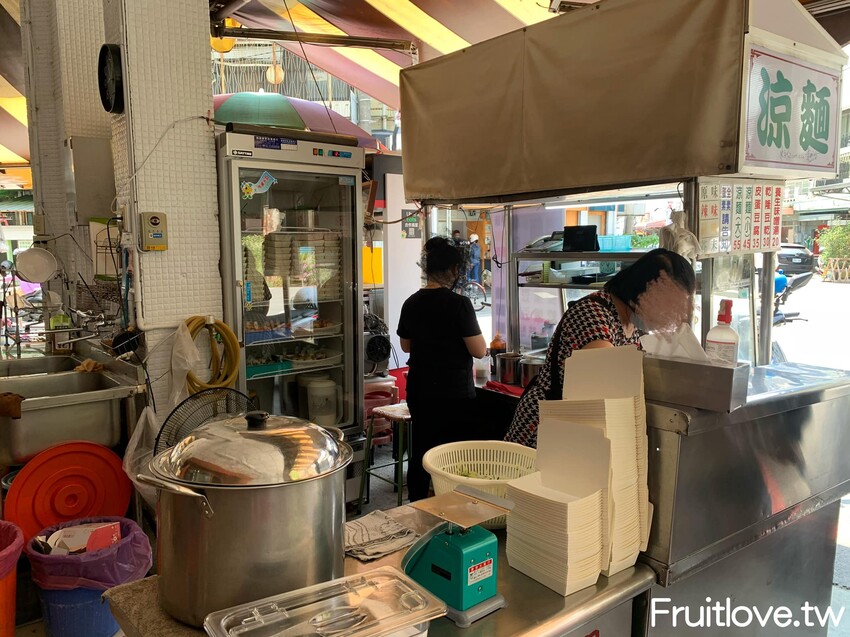 嘉義阡涼麵⟩向上市場有嘉義道地的好吃美乃滋涼麵，清爽不膩-台中西區美食 @果果愛Fruitlove