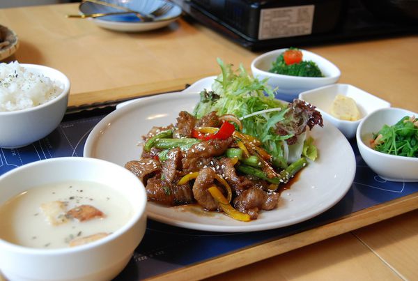 ●嘉義食記●布爾諾創意料理/東洋新村/肉醬薯條乃一絕/嘉義約會餐廳