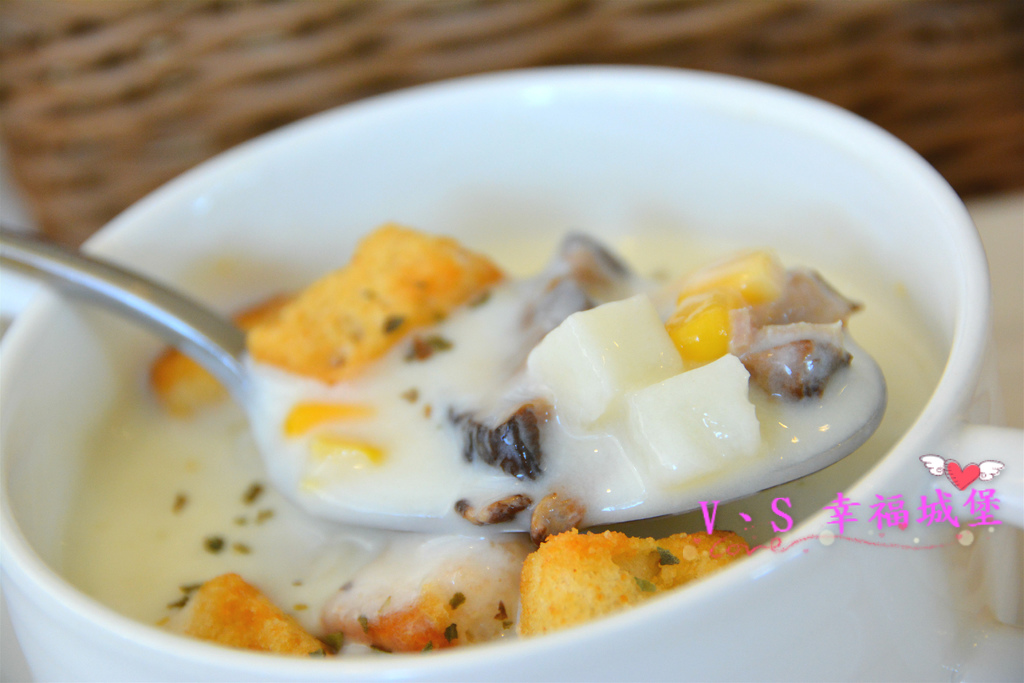 【板橋美食】捷運新埔站 Oyami cafe ~ 想跟姊妹一同身在夢幻城堡裡,享受義式下午茶時光,鬆餅、義大利麵...眾多餐點滿足你的嘴巴(二訪)