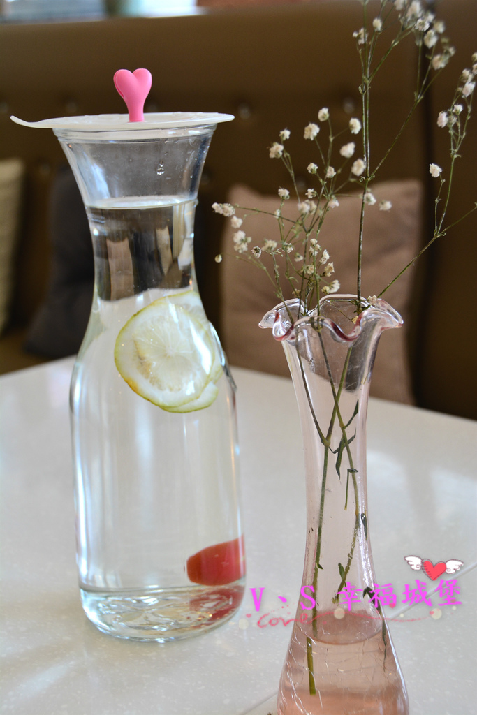 【板橋美食】捷運新埔站 Oyami cafe ~ 想跟姊妹一同身在夢幻城堡裡,享受義式下午茶時光,鬆餅、義大利麵...眾多餐點滿足你的嘴巴(二訪)