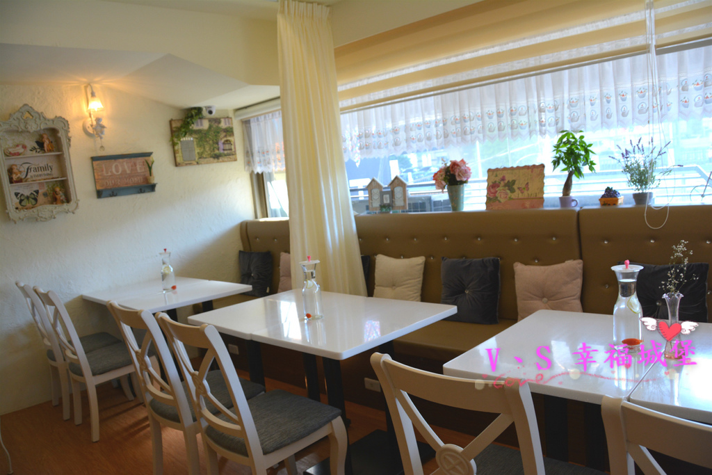 【板橋美食】捷運新埔站 Oyami cafe ~ 想跟姊妹一同身在夢幻城堡裡,享受義式下午茶時光,鬆餅、義大利麵...眾多餐點滿足你的嘴巴(二訪)