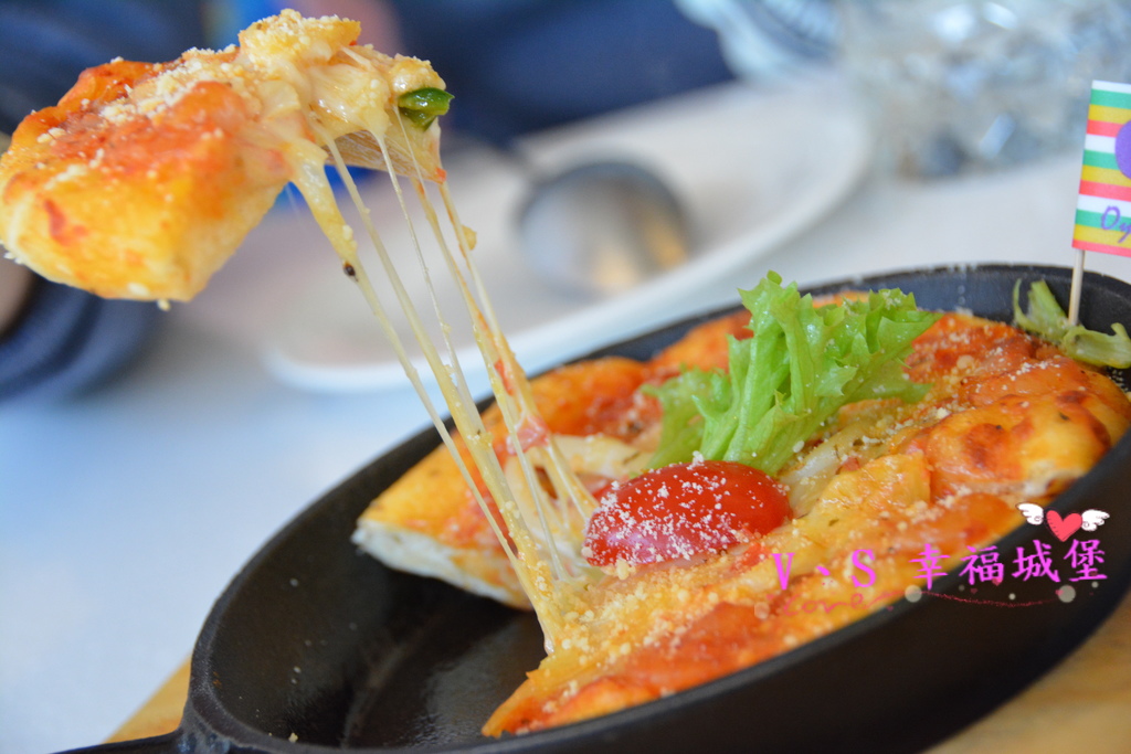 【板橋美食】捷運新埔站 Oyami cafe ~ 想跟姊妹一同身在夢幻城堡裡,享受義式下午茶時光,鬆餅、義大利麵...眾多餐點滿足你的嘴巴(二訪)