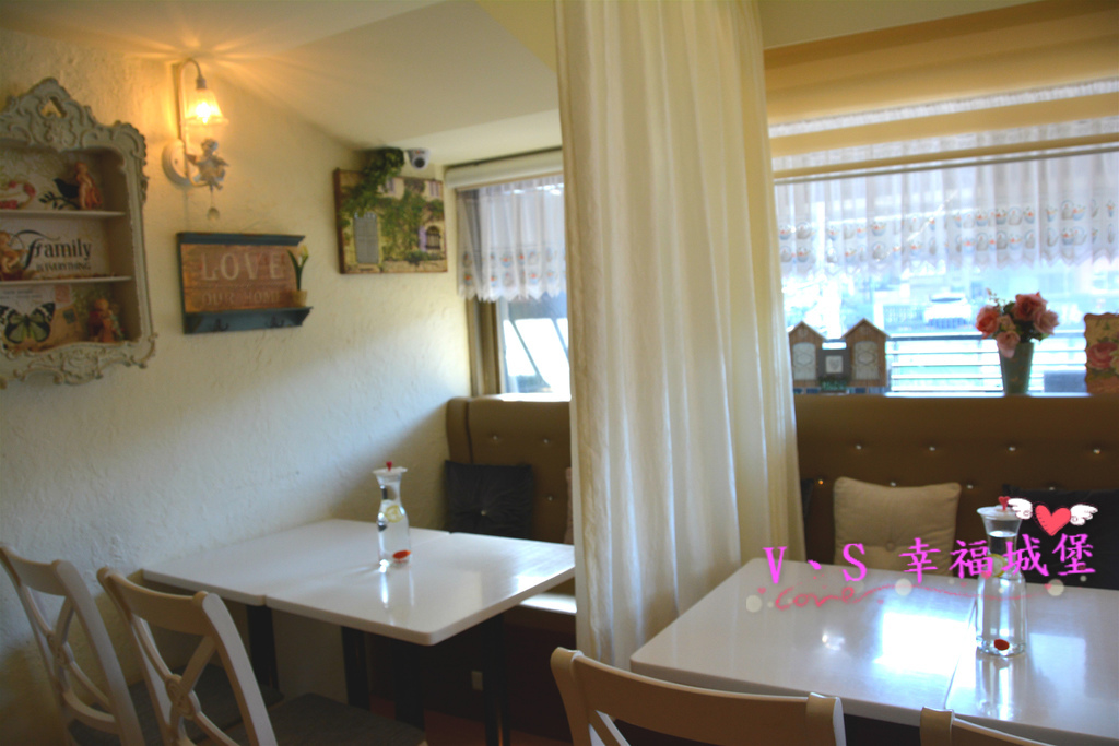 【板橋美食】捷運新埔站 Oyami cafe ~ 想跟姊妹一同身在夢幻城堡裡,享受義式下午茶時光,鬆餅、義大利麵...眾多餐點滿足你的嘴巴(二訪)