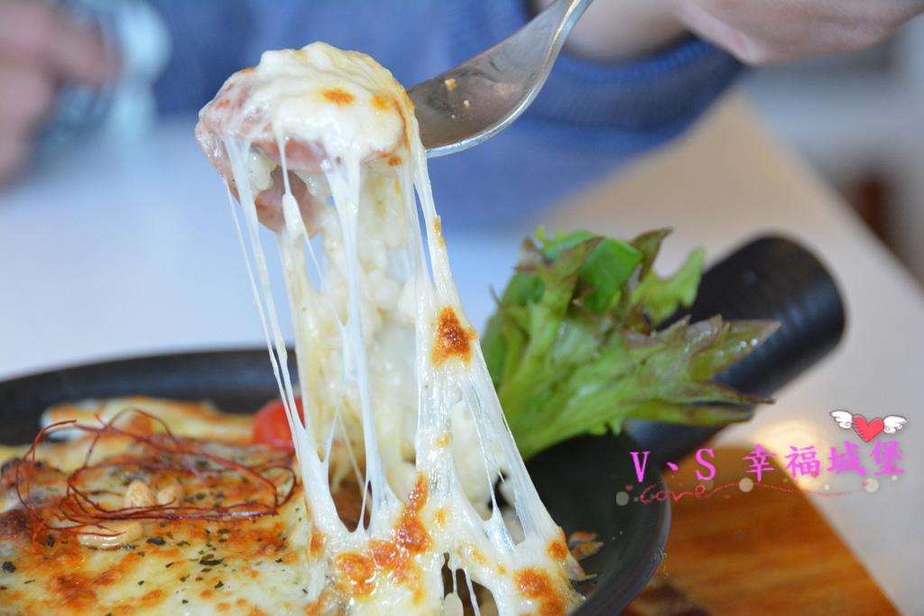 【板橋美食】捷運新埔站 Oyami cafe ~ 想跟姊妹一同身在夢幻城堡裡,享受義式下午茶時光,鬆餅、義大利麵...眾多餐點滿足你的嘴巴(二訪)