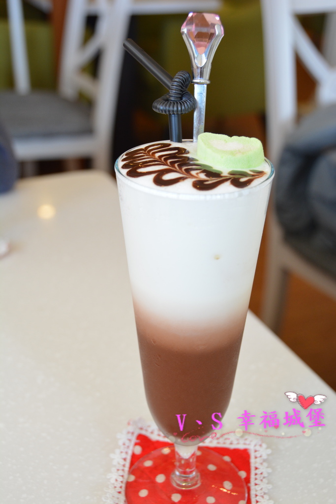 【板橋美食】捷運新埔站 Oyami cafe ~ 想跟姊妹一同身在夢幻城堡裡,享受義式下午茶時光,鬆餅、義大利麵...眾多餐點滿足你的嘴巴(二訪)