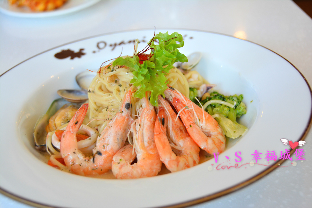 【板橋美食】捷運新埔站 Oyami cafe ~ 想跟姊妹一同身在夢幻城堡裡,享受義式下午茶時光,鬆餅、義大利麵...眾多餐點滿足你的嘴巴(二訪)