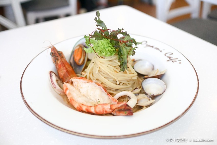 【板橋下午茶】OYAMI CAFE新埔店｜近捷運新埔站下午茶約會享受義式時光甜點鬆餅排餐義大利麵一次滿足 - 卡夫卡愛旅行