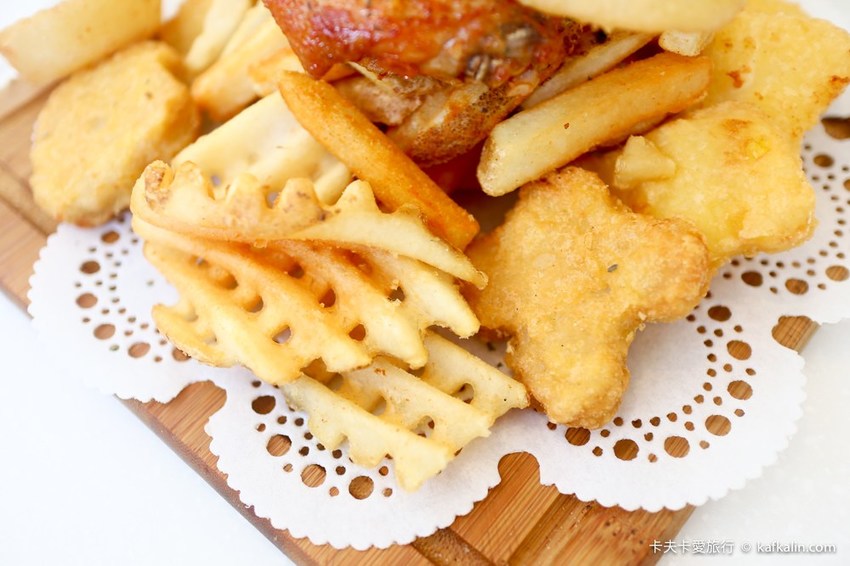 【板橋下午茶】OYAMI CAFE新埔店｜近捷運新埔站下午茶約會享受義式時光甜點鬆餅排餐義大利麵一次滿足 - 卡夫卡愛旅行