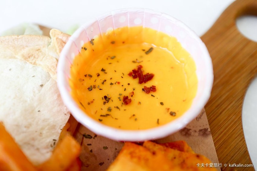 【板橋下午茶】OYAMI CAFE新埔店｜近捷運新埔站下午茶約會享受義式時光甜點鬆餅排餐義大利麵一次滿足 - 卡夫卡愛旅行