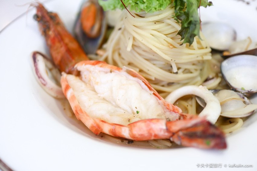 【板橋下午茶】OYAMI CAFE新埔店｜近捷運新埔站下午茶約會享受義式時光甜點鬆餅排餐義大利麵一次滿足 - 卡夫卡愛旅行