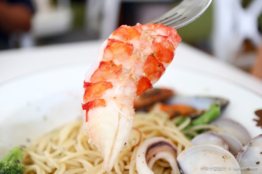 【板橋下午茶】OYAMI CAFE新埔店｜近捷運新埔站下午茶約會享受義式時光甜點鬆餅排餐義大利麵一次滿足 - 卡夫卡愛旅行