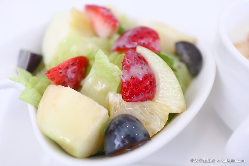 【板橋下午茶】OYAMI CAFE新埔店｜近捷運新埔站下午茶約會享受義式時光甜點鬆餅排餐義大利麵一次滿足 - 卡夫卡愛旅行