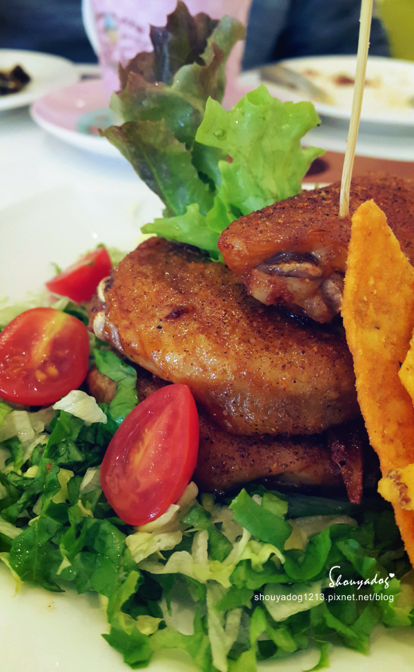 Oyami cafe(板橋店)：【複合式餐廳】板橋捷運新埔站美食 充滿夢幻少女心的Oyami Caf'e