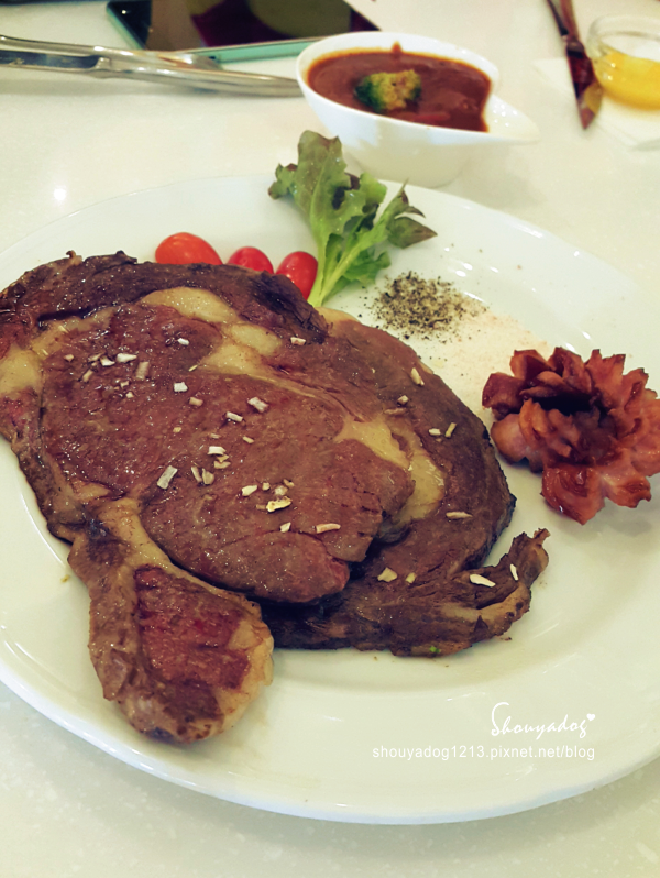 Oyami cafe(板橋店)：【複合式餐廳】板橋捷運新埔站美食 充滿夢幻少女心的Oyami Caf'e