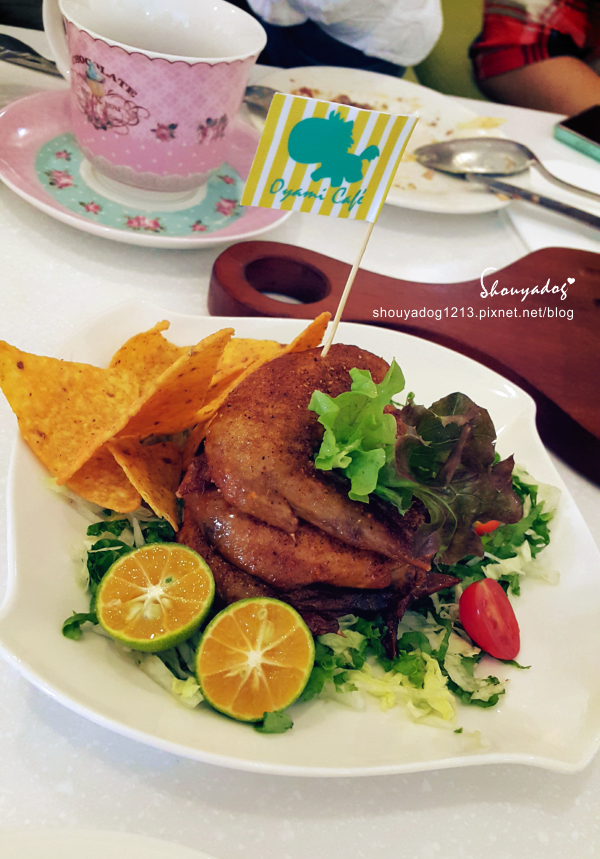 Oyami cafe(板橋店)：【複合式餐廳】板橋捷運新埔站美食 充滿夢幻少女心的Oyami Caf'e