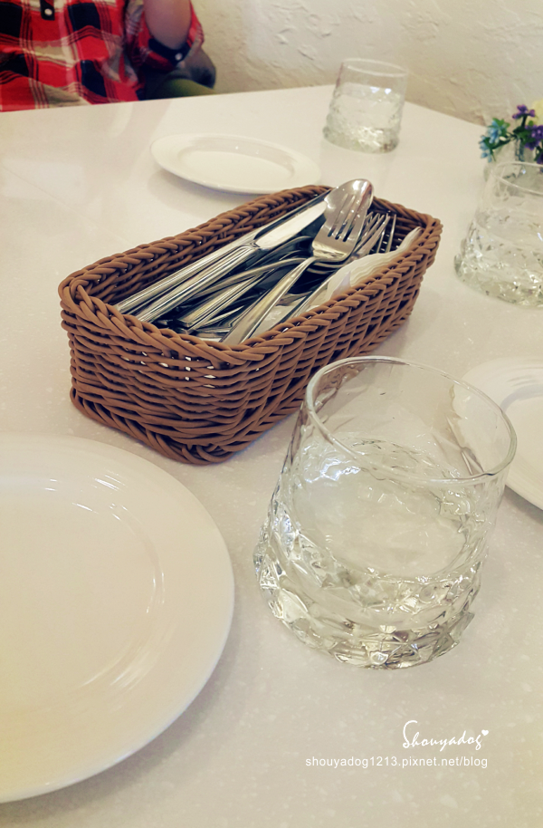 Oyami cafe(板橋店)：【複合式餐廳】板橋捷運新埔站美食 充滿夢幻少女心的Oyami Caf'e