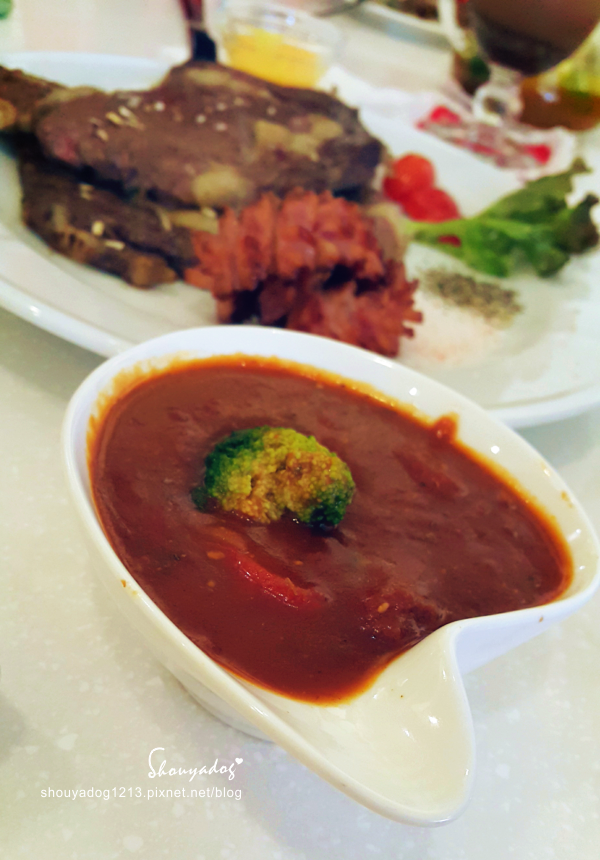 Oyami cafe(板橋店)：【複合式餐廳】板橋捷運新埔站美食 充滿夢幻少女心的Oyami Caf'e