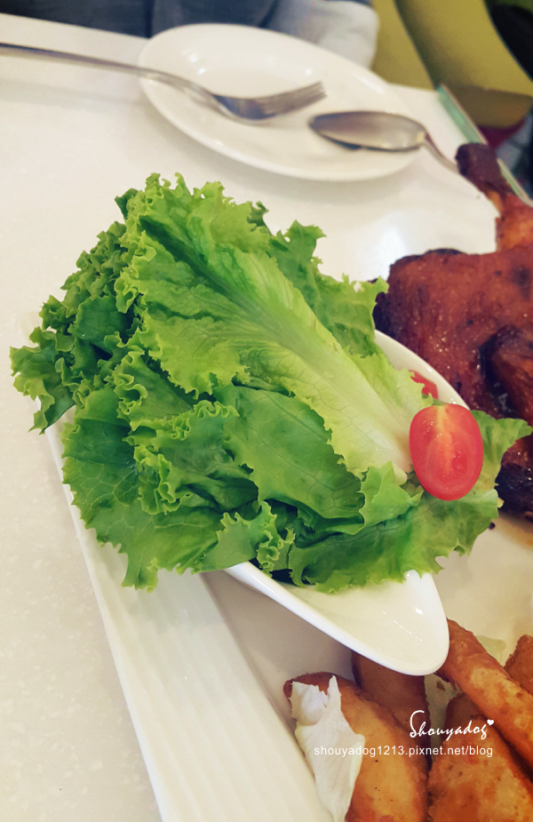 Oyami cafe(板橋店)：【複合式餐廳】板橋捷運新埔站美食 充滿夢幻少女心的Oyami Caf'e