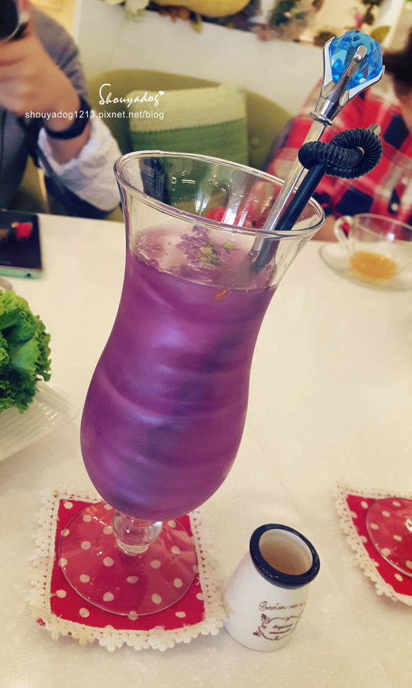 Oyami cafe(板橋店)：【複合式餐廳】板橋捷運新埔站美食 充滿夢幻少女心的Oyami Caf'e