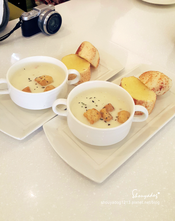 Oyami cafe(板橋店)：【複合式餐廳】板橋捷運新埔站美食 充滿夢幻少女心的Oyami Caf'e