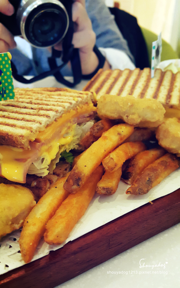 Oyami cafe(板橋店)：【複合式餐廳】板橋捷運新埔站美食 充滿夢幻少女心的Oyami Caf'e