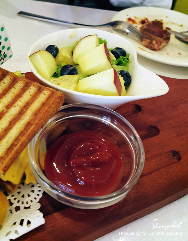 Oyami cafe(板橋店)：【複合式餐廳】板橋捷運新埔站美食 充滿夢幻少女心的Oyami Caf'e