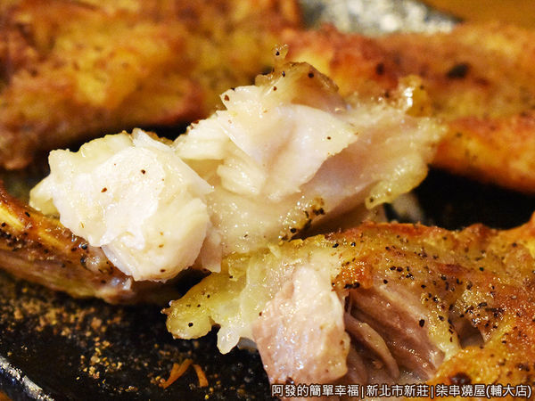 柒串燒屋(輔大店)28-德州魚下巴特寫.JPG