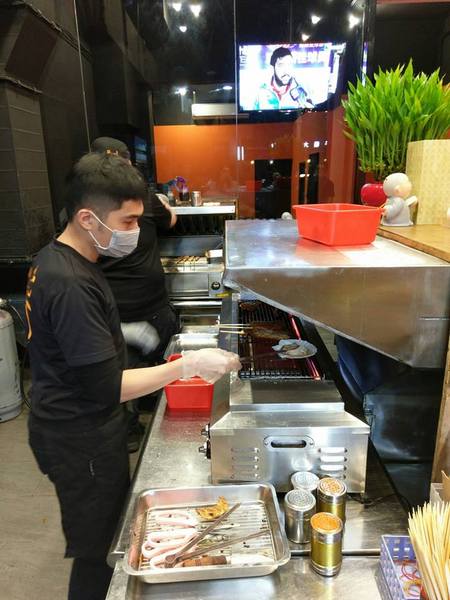 柒串燒屋-輔大店:柒串燒屋(輔大店)-新莊COSTCO和輔仁大學周邊的平價串燒 是小酌的好去處 外帶內用都方便的美食