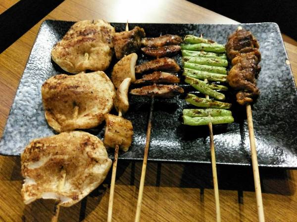 柒串燒屋-輔大店:柒串燒屋(輔大店)-新莊COSTCO和輔仁大學周邊的平價串燒 是小酌的好去處 外帶內用都方便的美食